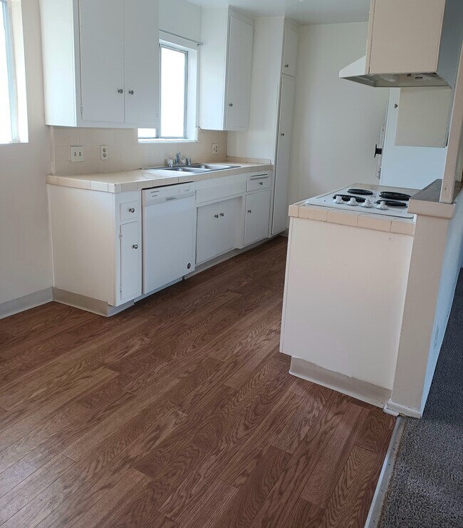 The Palms Apartments 15120 Victory Blvd Van Nuys CA 91411 Apartment