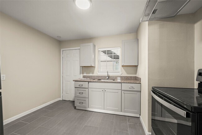 Building Photo - 2803 Cleburne St