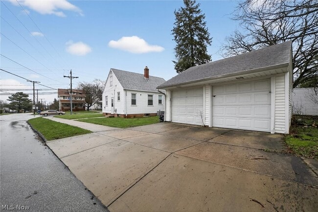 Building Photo - 1568 Parker Dr