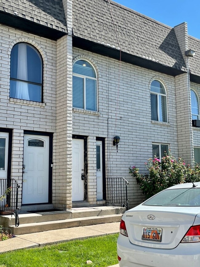 Building Photo - 1554 Monroe Blvd