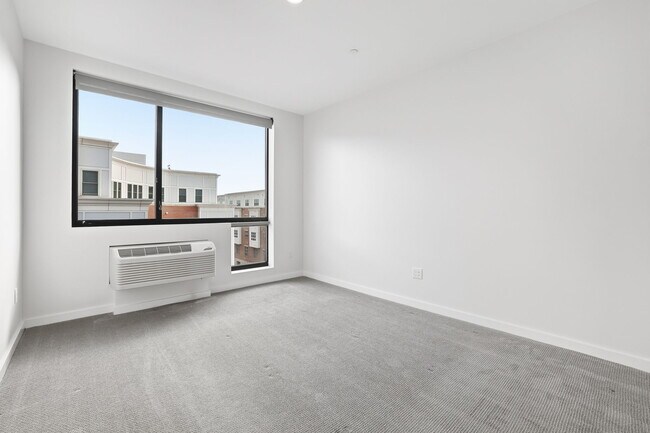 Building Photo - 19 Day St