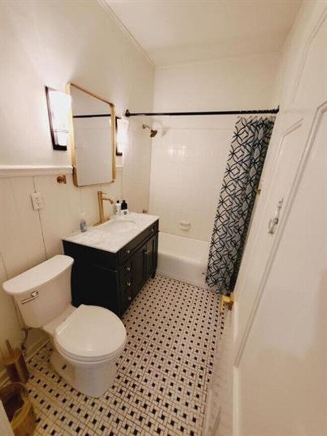 Building Photo - Beautiful Spacious 4 BD Home and 1 BD Back House with Pool!! Right Across Rhodes College, Perfect...
