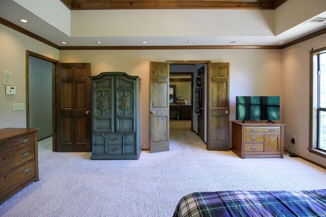 Building Photo - Space Galore In This Jenks South East Home!