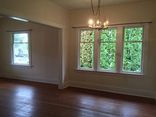 Building Photo - 516 N 6th St