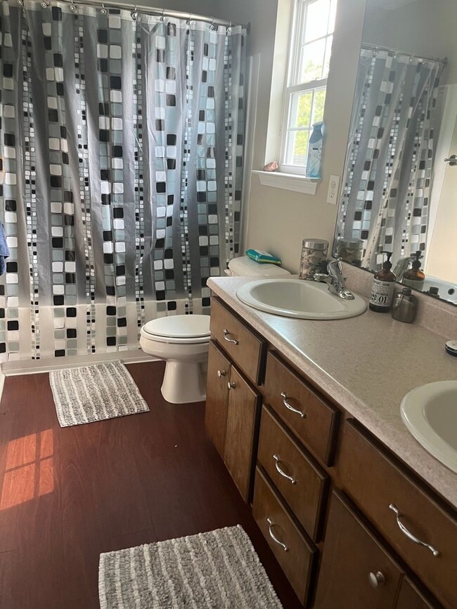 Building Photo - FOR RENT 3 Bed 2 bath Pet friendly home