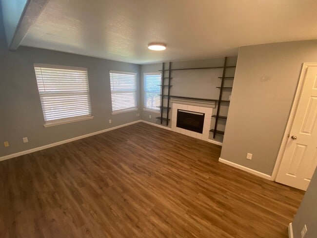 Building Photo - Beautiful 4 Home In Cottonwood area of Parker
