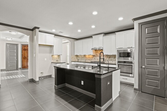 Building Photo - 14105 N Lake Branch Ln