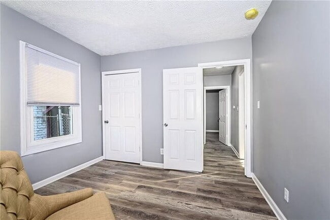 Building Photo - SOUTH BROAD RIPPLE 2 BEDROOM W/BASEMENT RECENTLY UPDATED