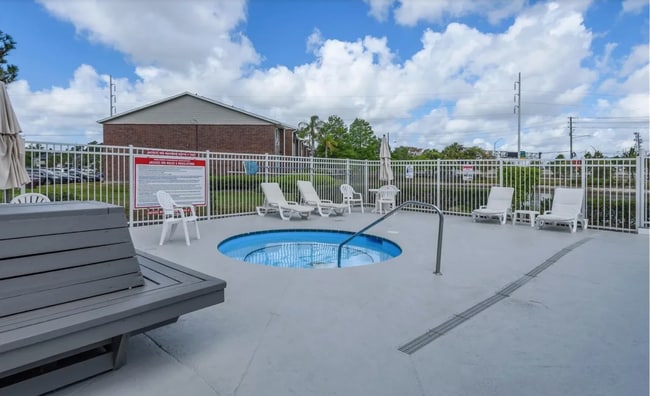 Building Photo - 1400 Gandy Blvd N