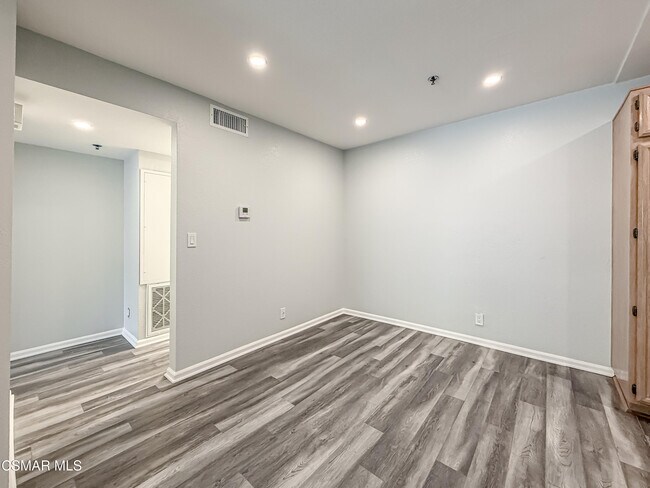 Building Photo - 5744 Oak Bend Ln