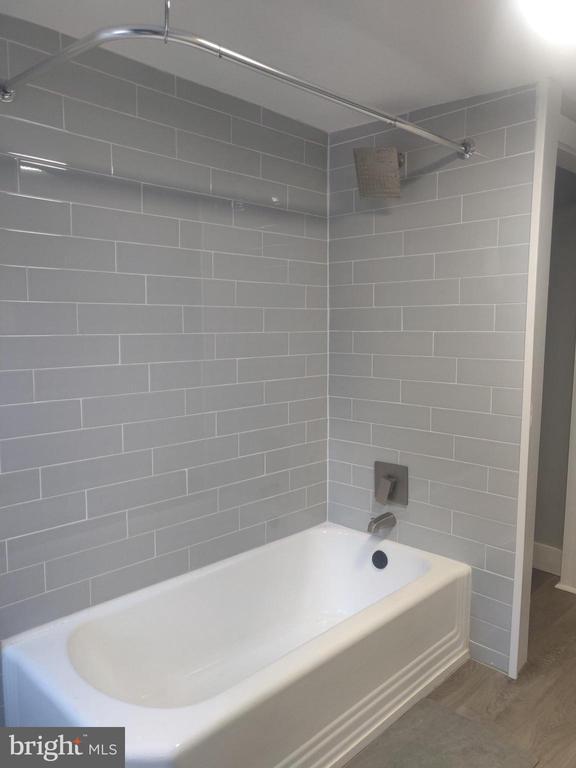 Building Photo - 4951 W Thompson St