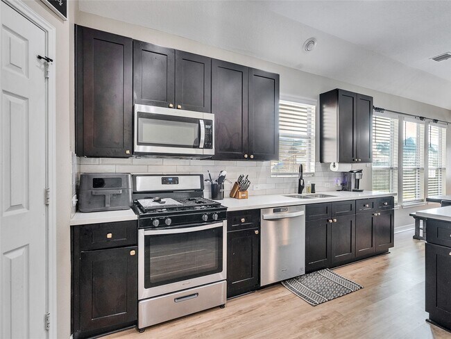 Building Photo - 16022 Coco Shores Ct