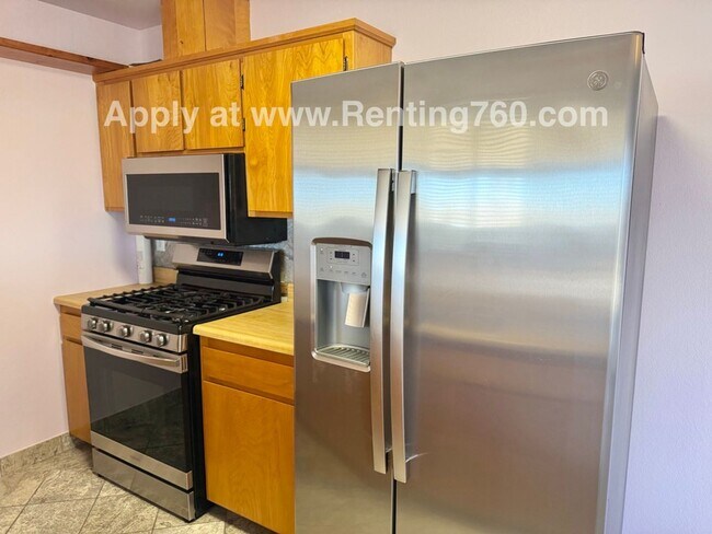 Building Photo - 2 Bed 1 Bath Home Near JT National Park