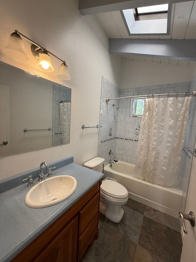 Building Photo - $3,800 / 3 bedroom, 2 bath, multi-level ho...
