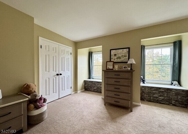 Building Photo - 2109 Jamestown Common