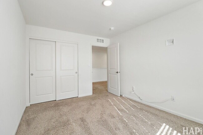 Building Photo - 2029 Magnolia Ln