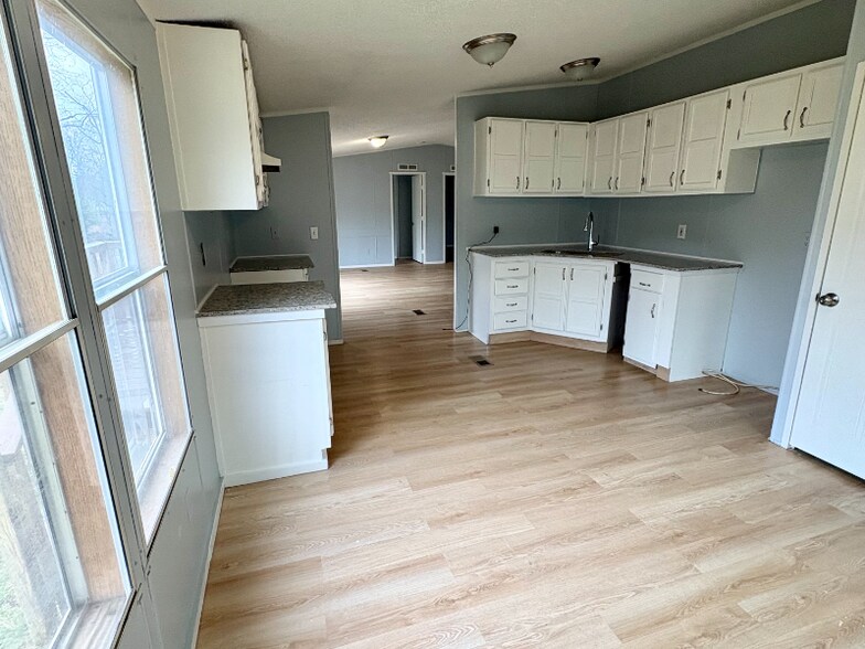 Building Photo - 3913 37th Ave N