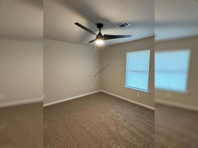 Building Photo - 18 Edward Dr