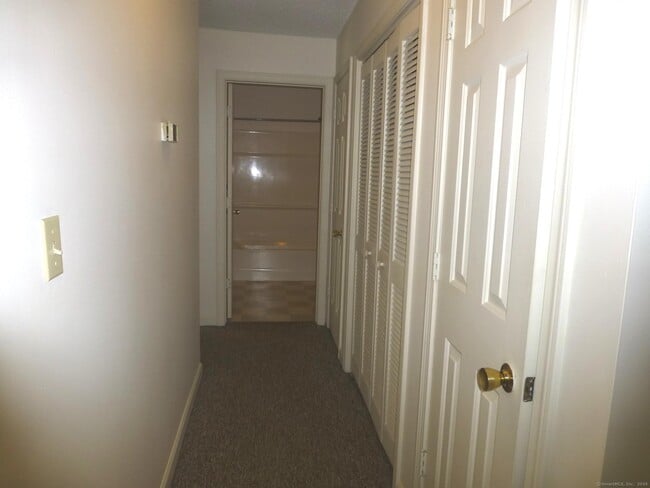Building Photo - 221 Judd Square