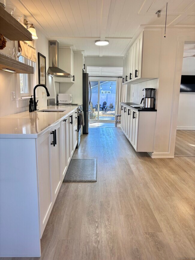 Building Photo - 11 Mohawk Trail