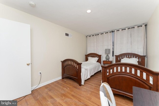 Building Photo - 1832 Metzerott Rd