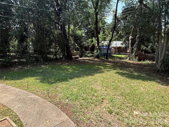 Building Photo - 3721 Driftwood Dr