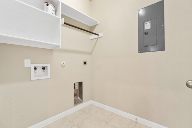 Building Photo - 2033 Market Trl