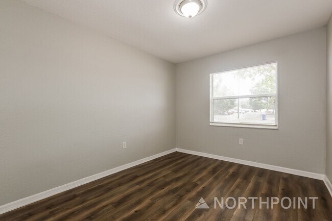 Building Photo - 4 BR/2BA | Newly Renovated Single Family Home |  Fenced backyard!