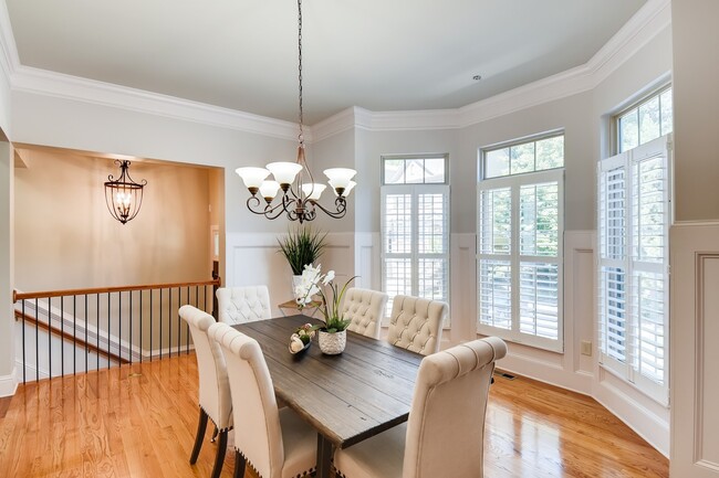 Building Photo - 1941 Ridgemont Ln