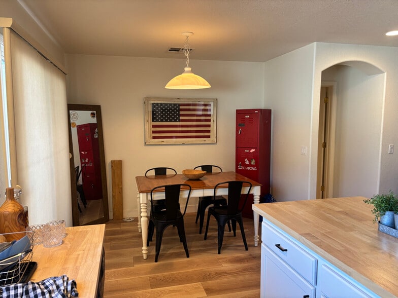 Building Photo - 3328 W Belle Ave