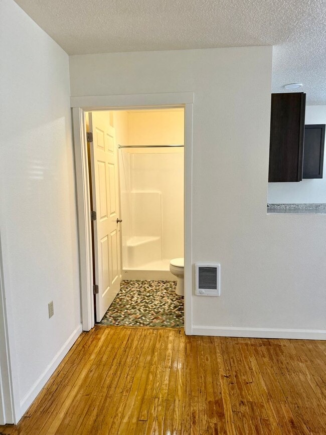 Building Photo - 1 Bedroom Sellwood