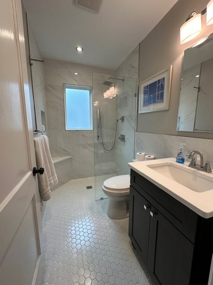 Building Photo - 811 5th Ave