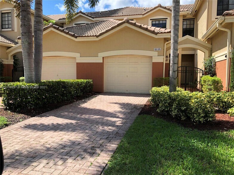 Primary Photo - 4114 Forest Dr