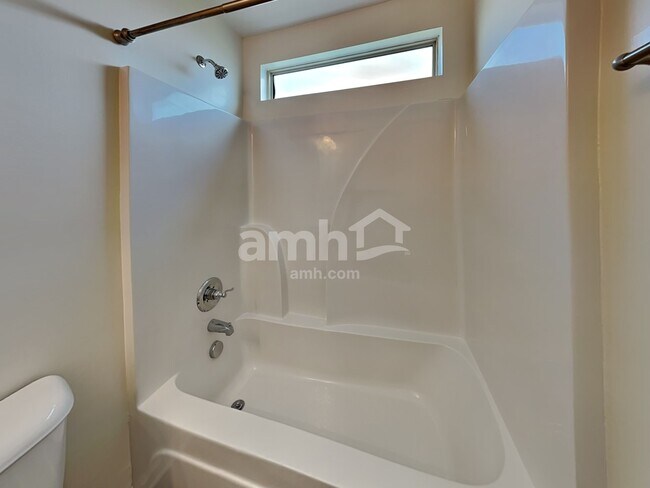 Building Photo - 123 Farmbrook Ct