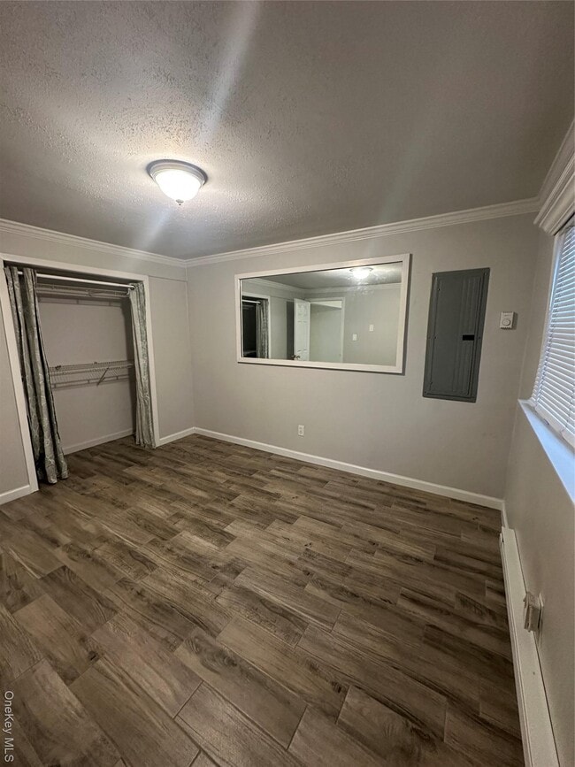 Building Photo - 1 Huron Dr