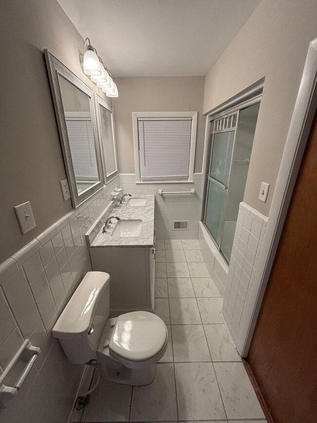 Building Photo - HUGE House near Athens Tech FOR RENT