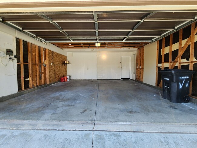 Building Photo - Great Single Story Home McVicker Canyon Hi...