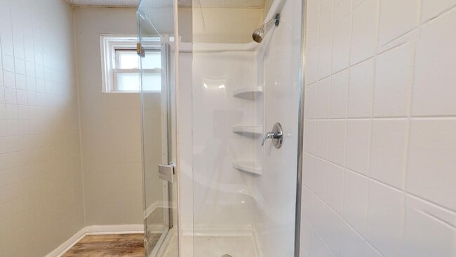 Building Photo - Old Brooklyn - 4 Bedroom Single Family Home