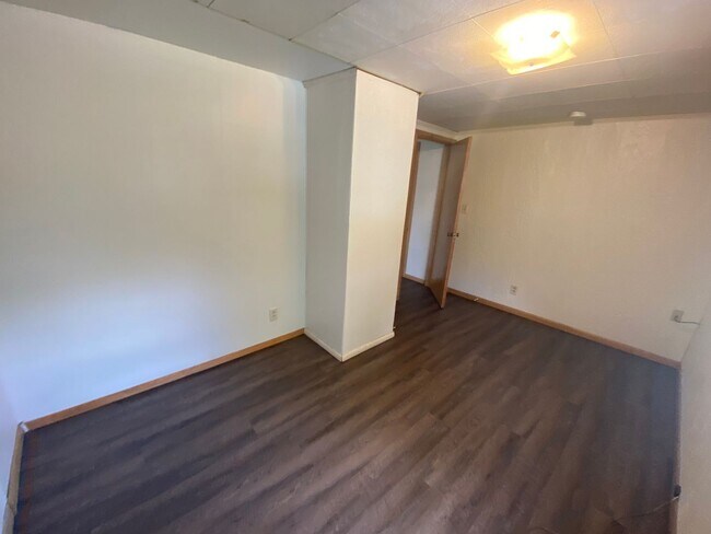 Building Photo - 5 Bedroom by NDSU!!