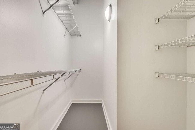 Building Photo - 400 Village Pkwy