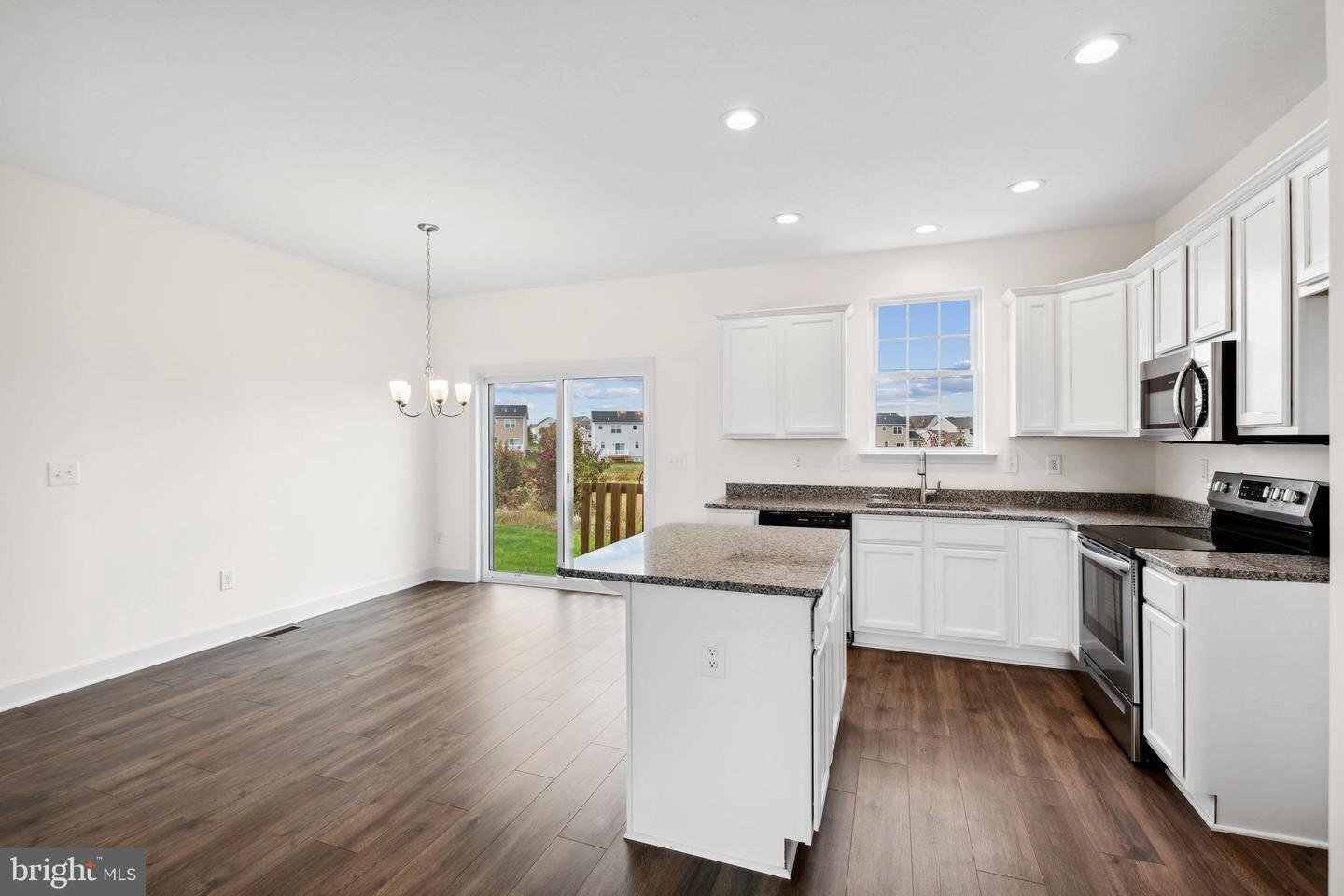 Building Photo - 3807 Castle Dr