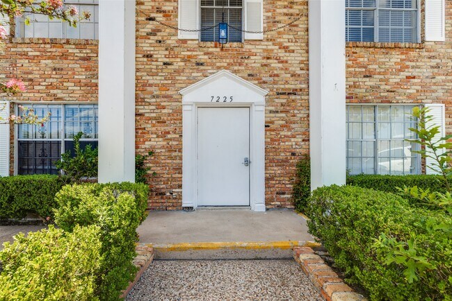 Building Photo - 7225 Beechnut St