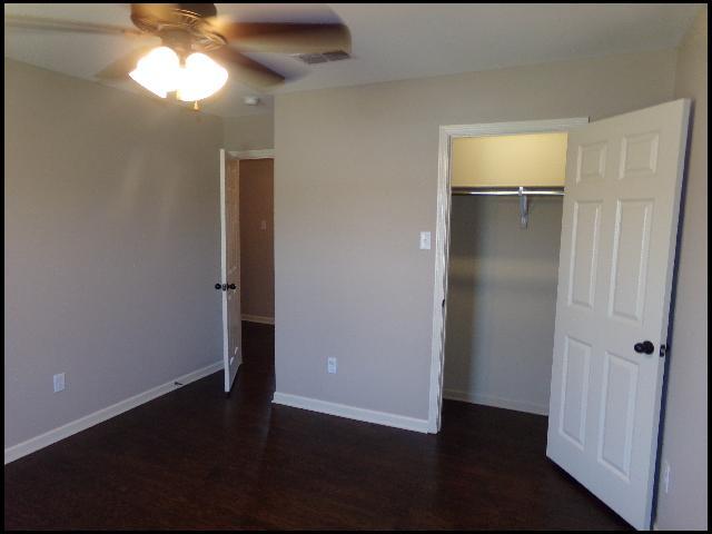 Building Photo - 2405 Canterbury Ln