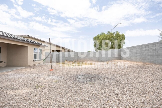 Building Photo - Beautiful Home, Perfect Location and Price