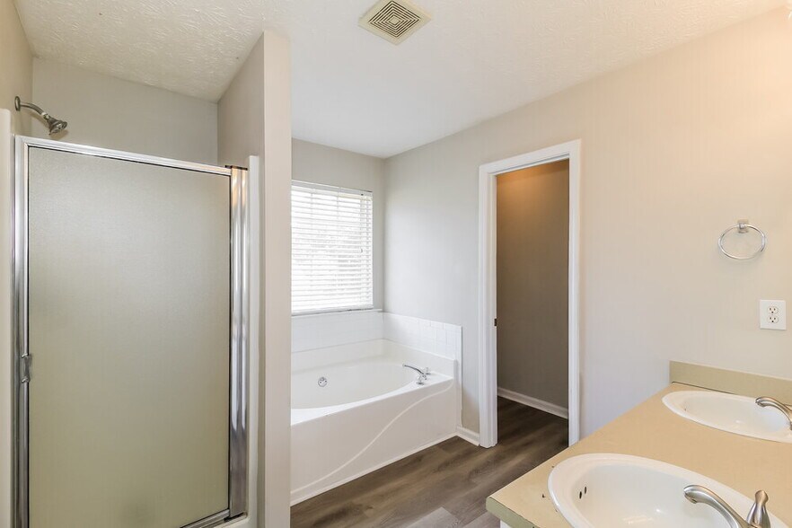 Building Photo - 1309 Kent Manor