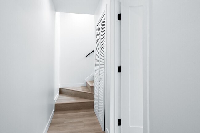 Building Photo - 1840 Stoner Ave