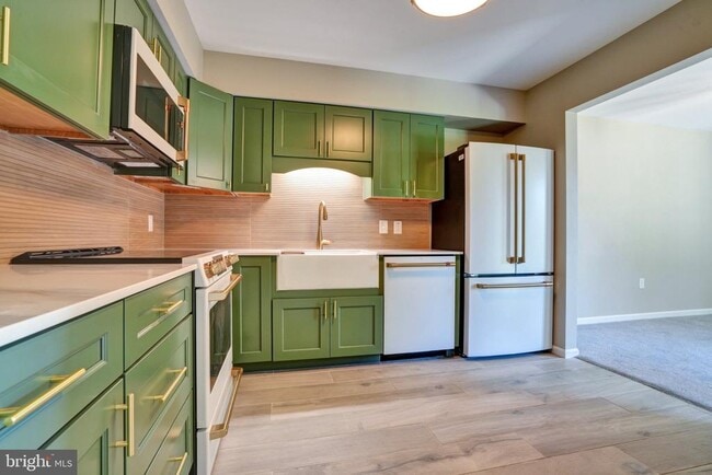 Building Photo - 325 Westridge Cir
