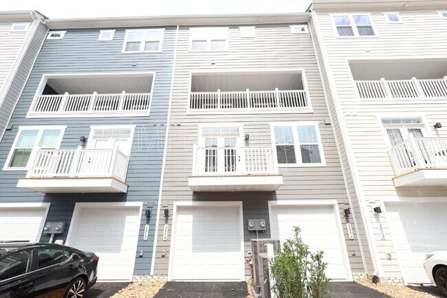 Building Photo - 2854 Calgary Ln