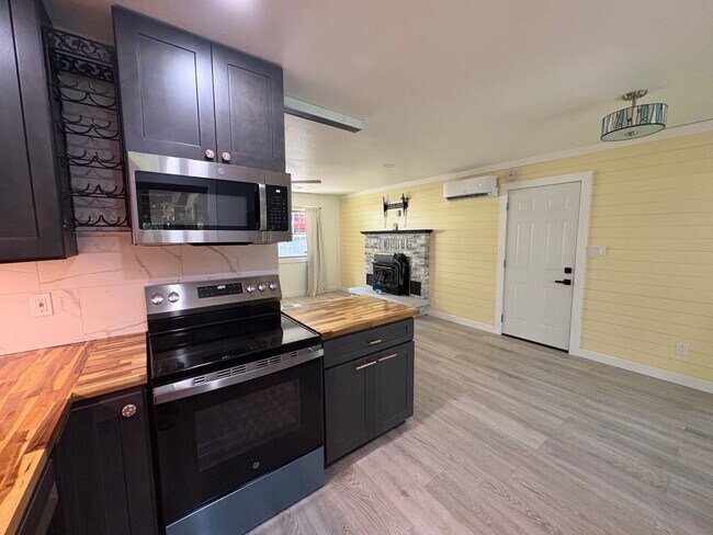 Building Photo - Charming Two Bedroom in Rogers