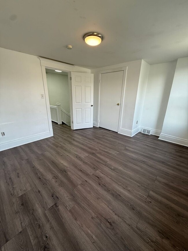 Building Photo - 2-Bedroom Home with Fenced Yard – Minutes from Downtown Pittsburgh